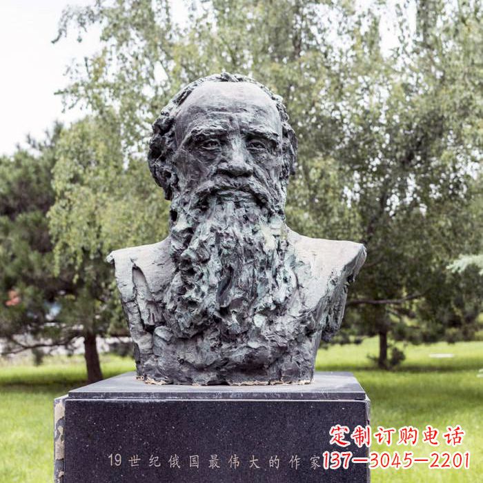 山西19世纪俄国最伟大的作家列夫·尼古拉耶维奇·托尔斯泰雕像