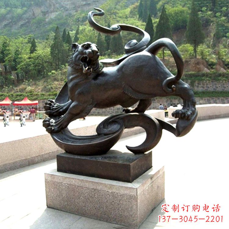 山西纯铜雕刻的熊猫动物雕塑