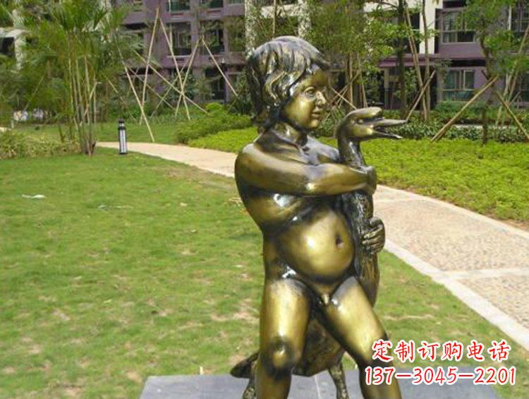 山西抱着鹅的男孩城市玻璃钢仿铜景观雕塑