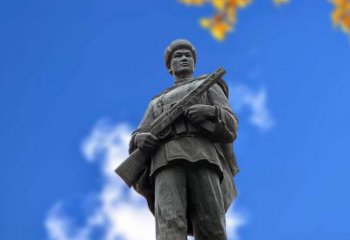 山西“邱少云”石雕塑像，让历史英雄永久镌刻