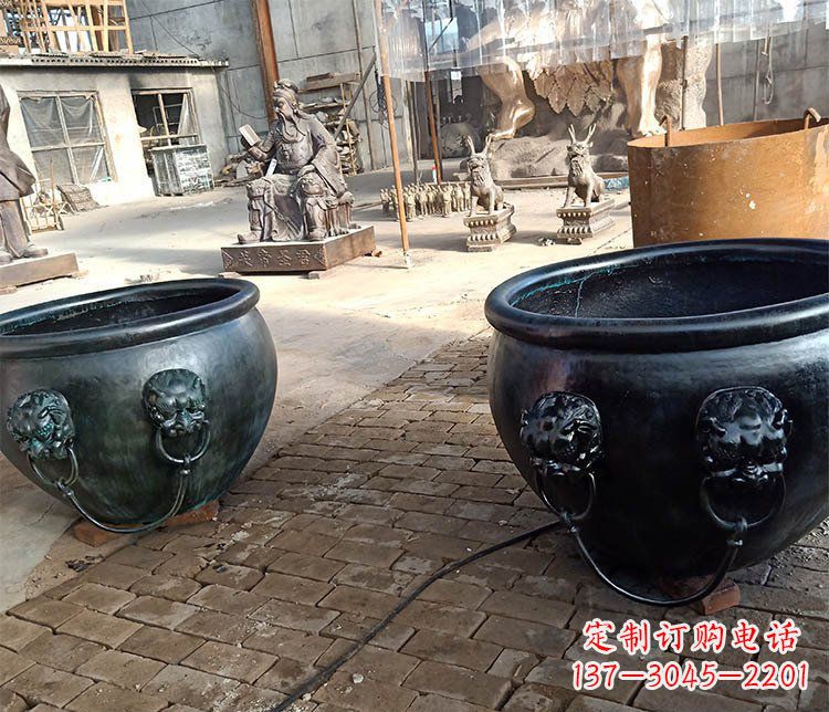 山西铜雕制的水缸摆件
