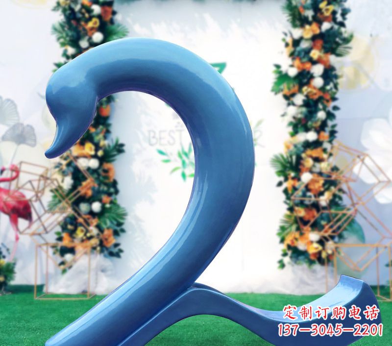 山西玻璃钢爱心天鹅雕塑
