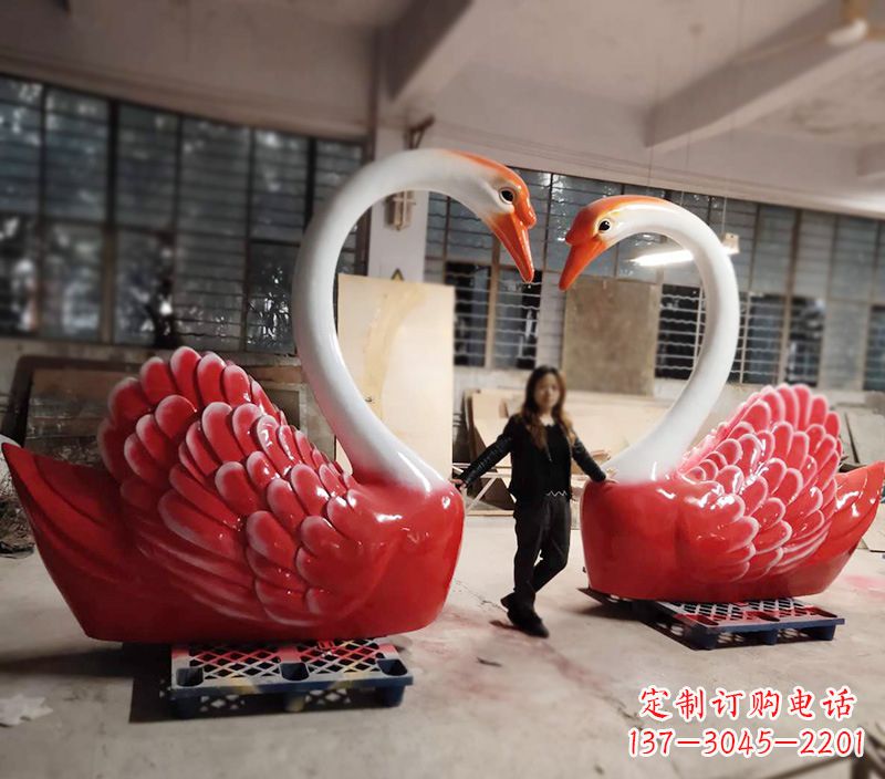 山西天鹅玻璃钢爱心婚礼景观摆件