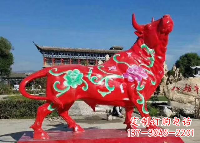 山西玻璃钢彩绘八方红牛雕塑