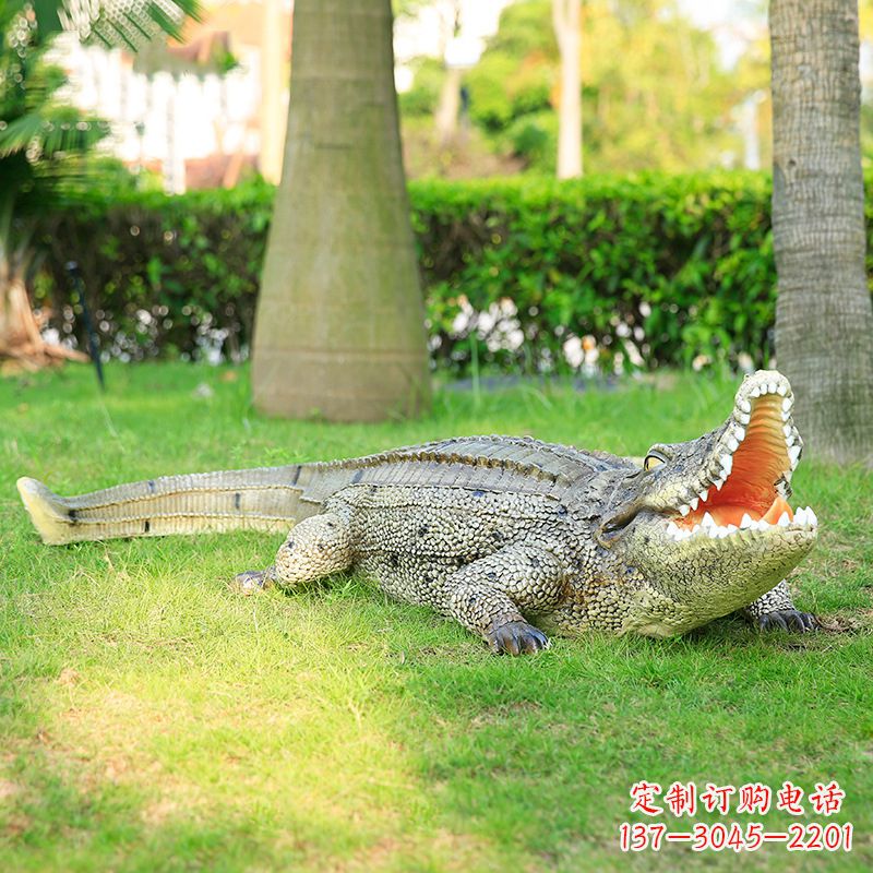 山西玻璃钢雕塑户外园林景观装饰仿真动物鳄鱼摆件