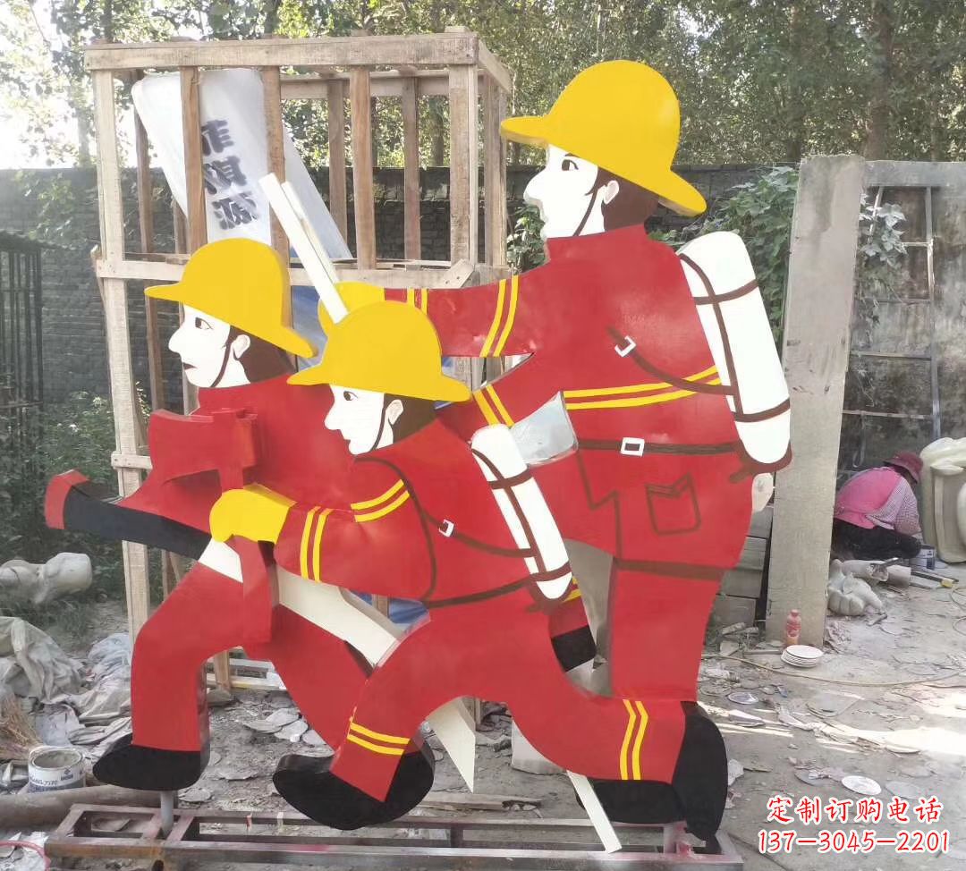 山西玻璃钢消防员雕塑——精致的园林景观装饰