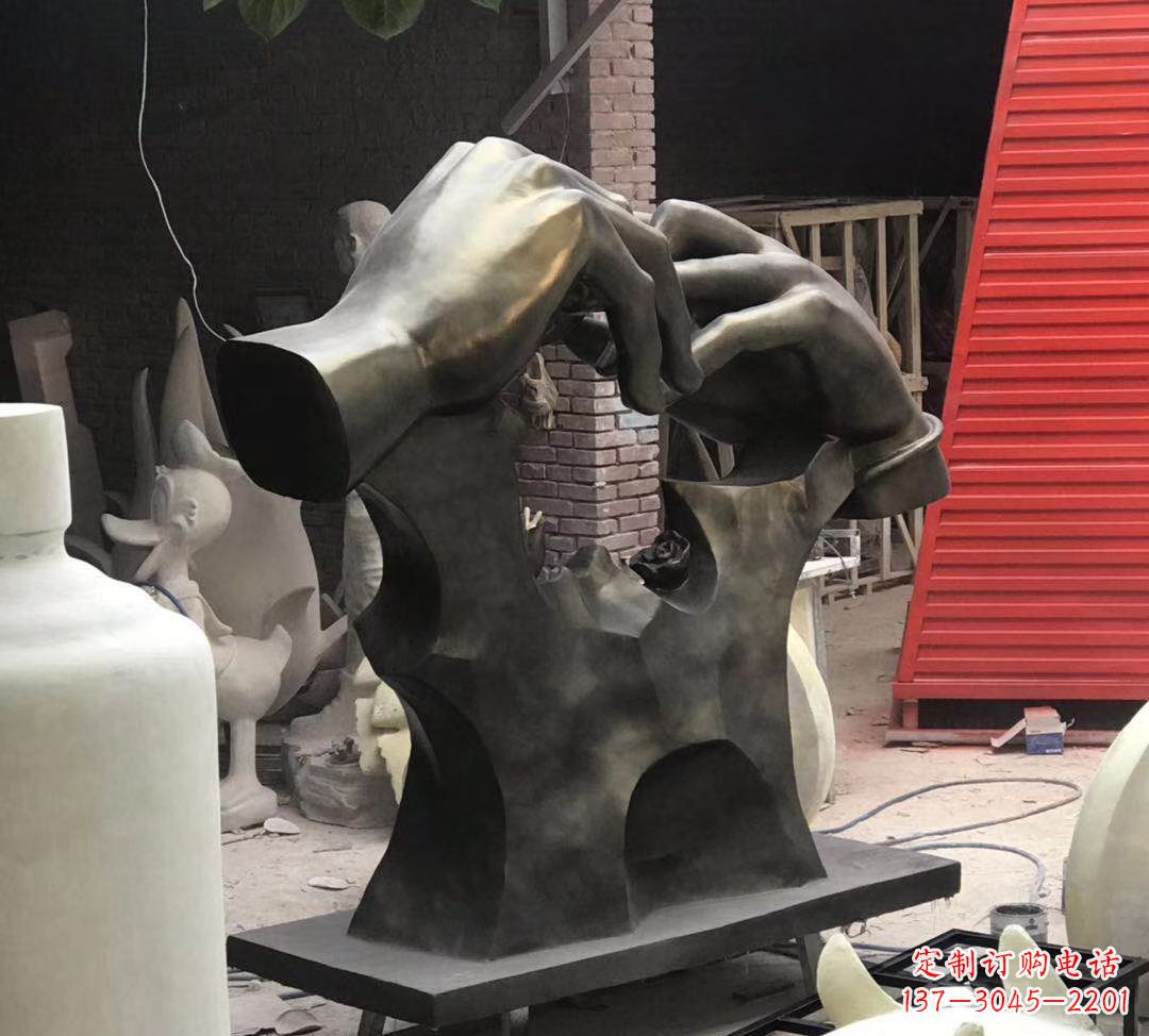 山西玻璃钢仿铜戴戒指雕塑广场景观爱情摆件 (6)