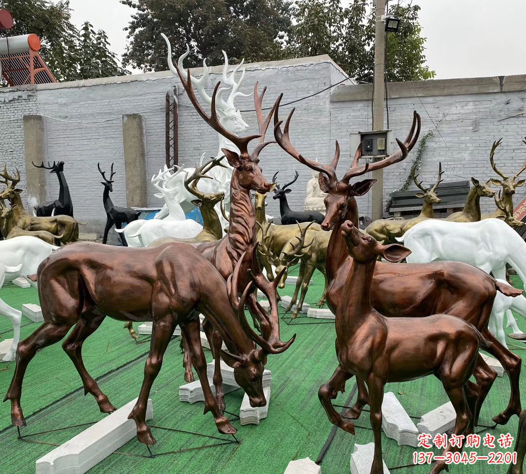 山西玻璃钢仿铜群鹿雕塑——精美动物雕塑装点公园
