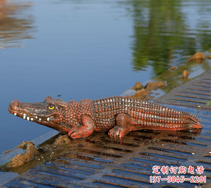 山西玻璃钢仿真鳄鱼园林水景景观动物雕塑