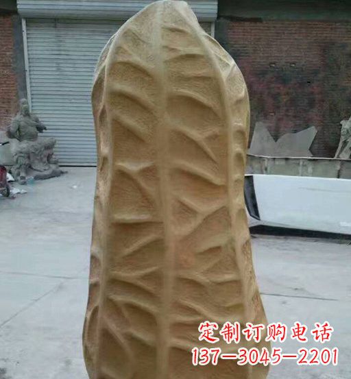 山西玻璃钢精美花生雕塑