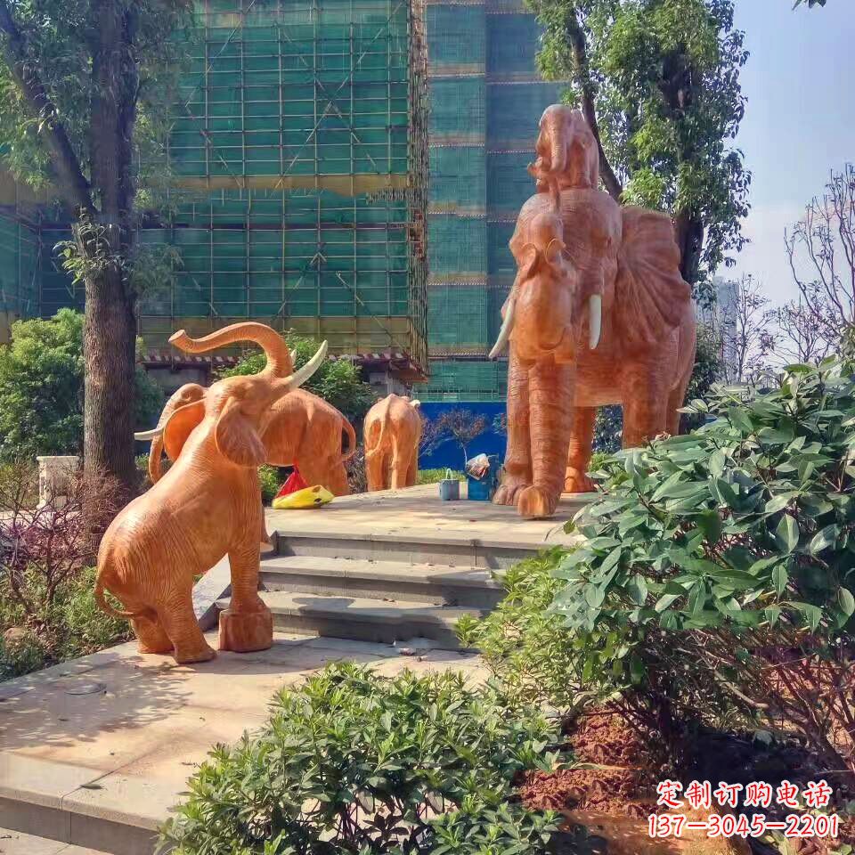 山西玻璃钢卡通大象雕塑——给小区园林带来活力