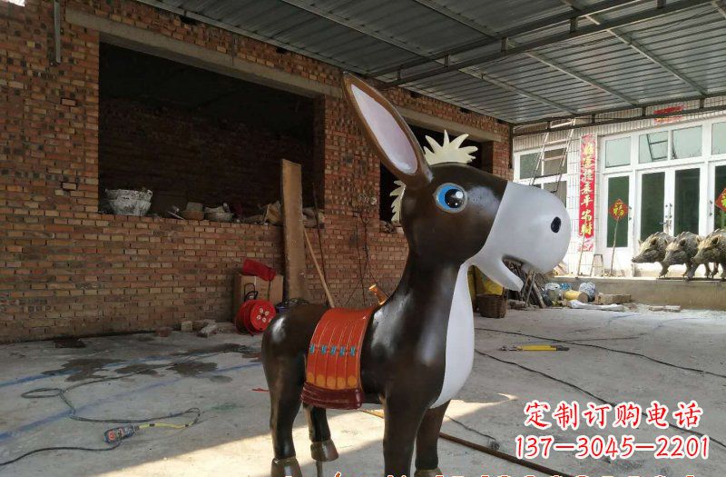 山西玻璃钢毛驴雕塑一种抒情的艺术形式