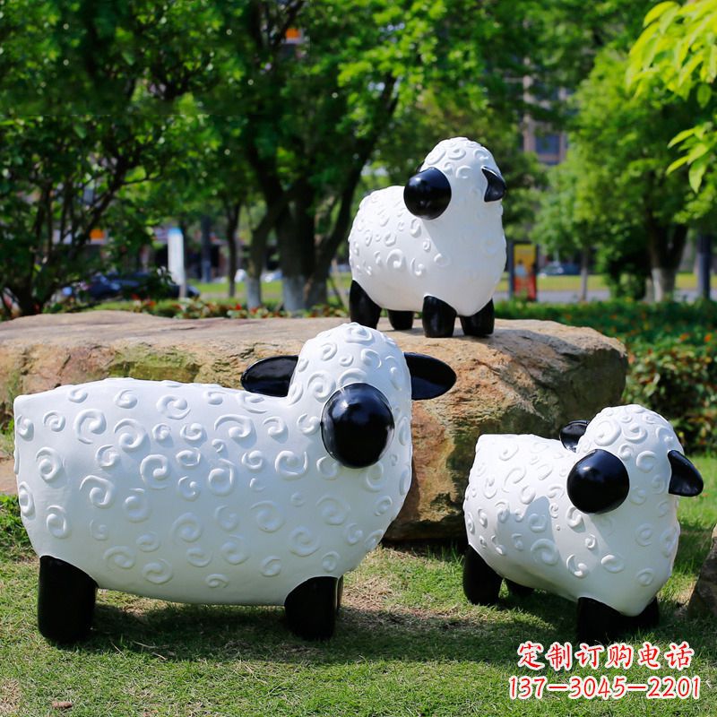 山西玻璃钢卡通动物雕塑,增添公园草坪韵味