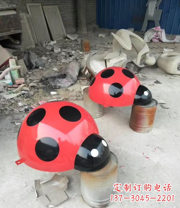 山西玻璃钢制瓢虫雕塑绚丽多彩的公园景观摆件