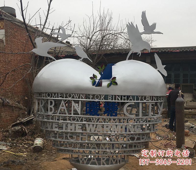 山西不锈钢爱心字母雕塑——象征着爱的礼物