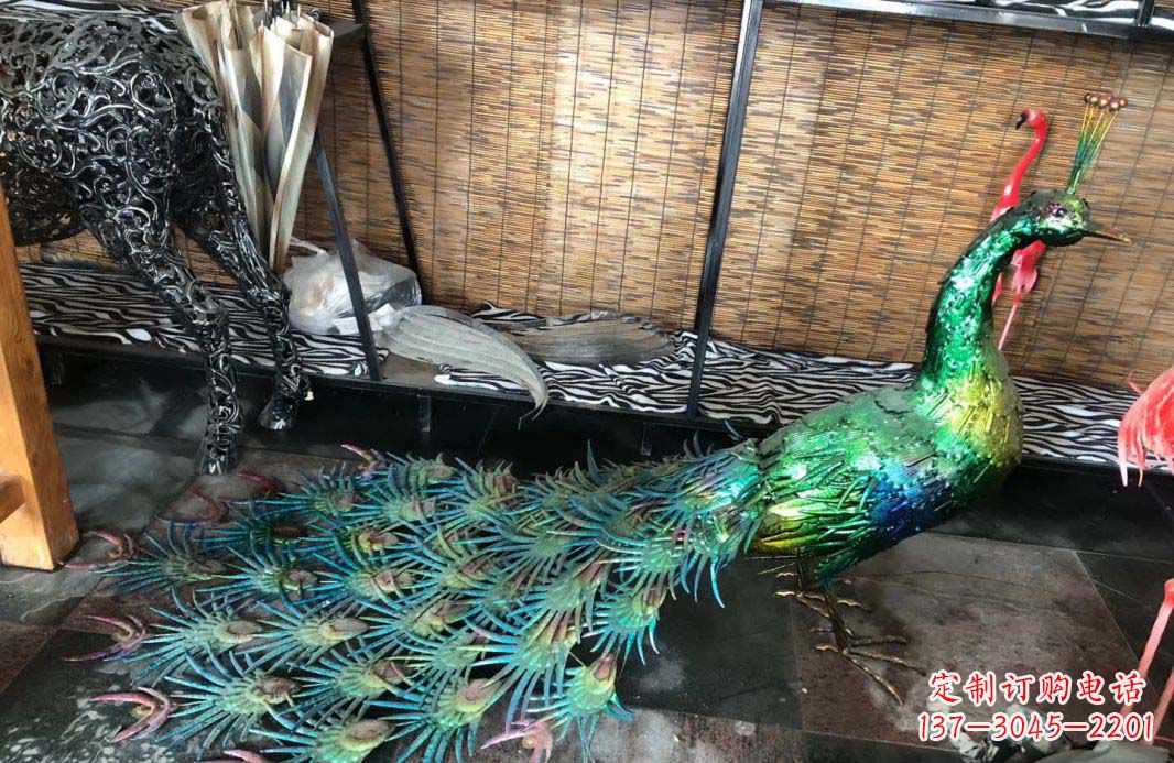 山西不锈钢彩色景观孔雀雕塑