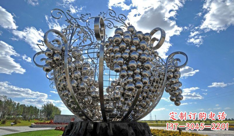 山西不锈钢葡萄雕塑——城市的艺术之美