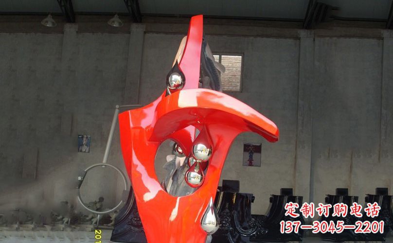 山西不锈钢水滴雕塑美丽动人