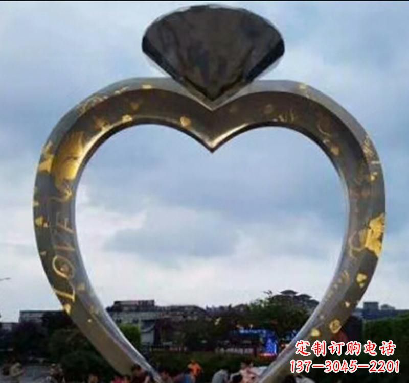 山西不锈钢创意戒指雕塑拥有独一无二的外观