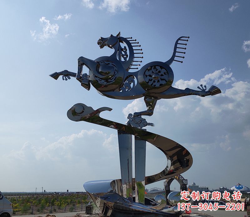 山西不锈钢大型马踏飞燕景观雕塑集艺术与自然于一体