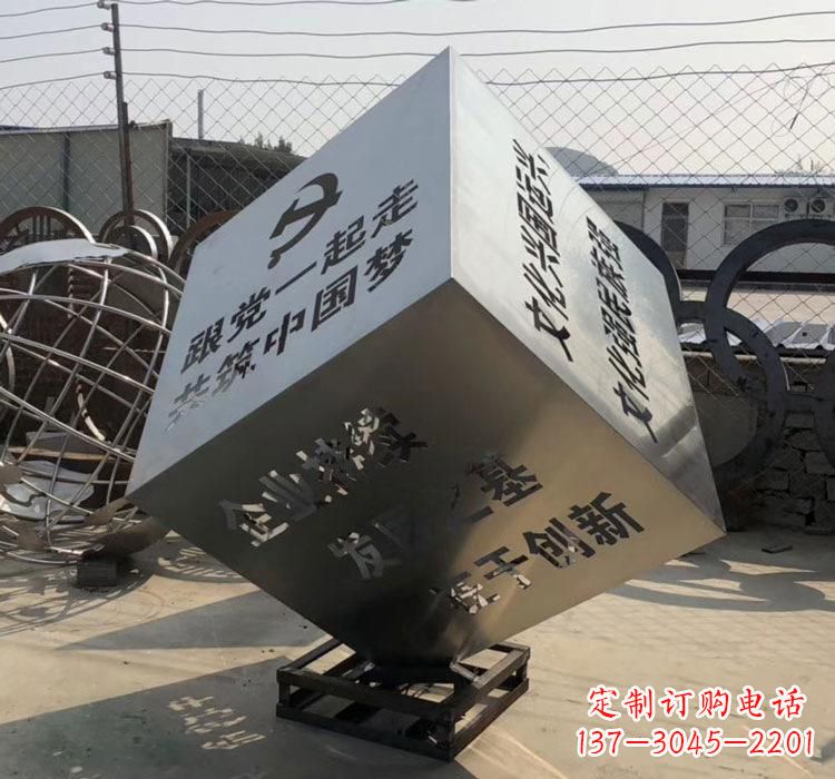 山西不锈钢灯饰魔方雕塑——精妙艺术
