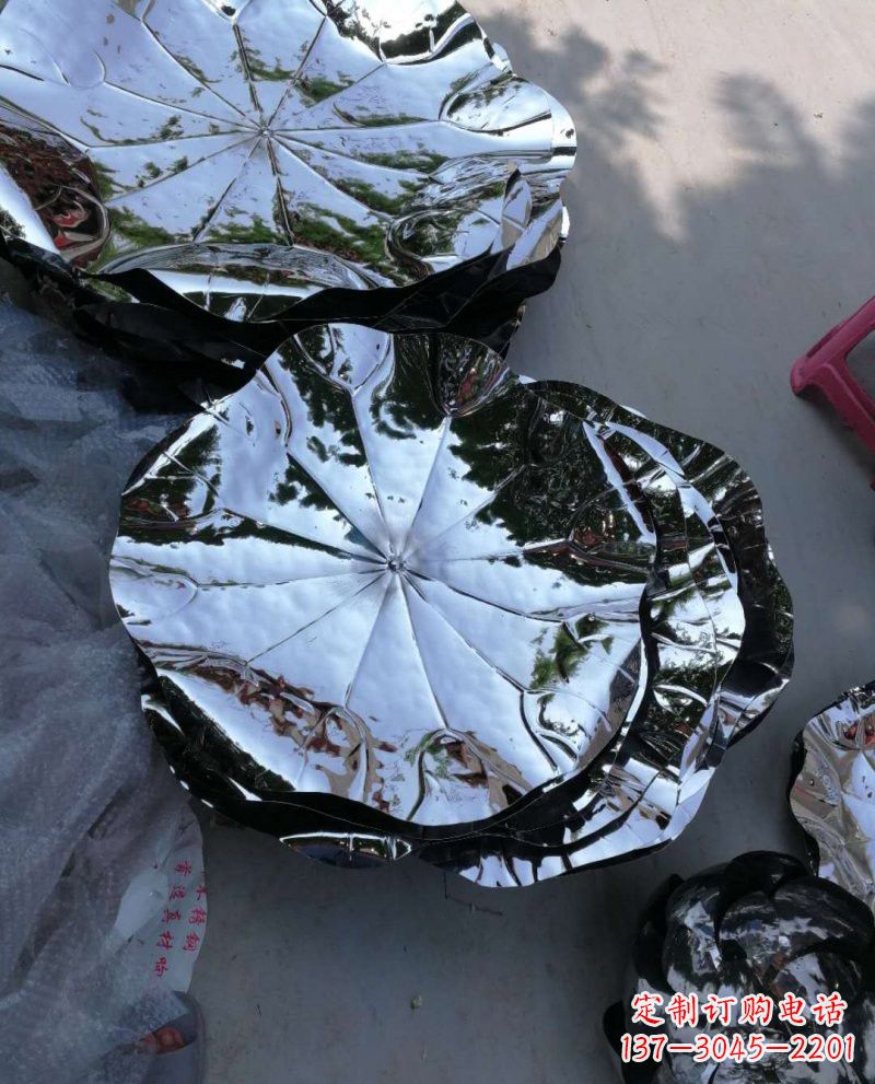 山西不锈钢锻造的莲花雕塑