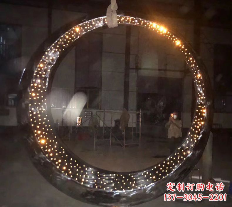 山西璀璨夜空,不锈钢发光月亮雕塑