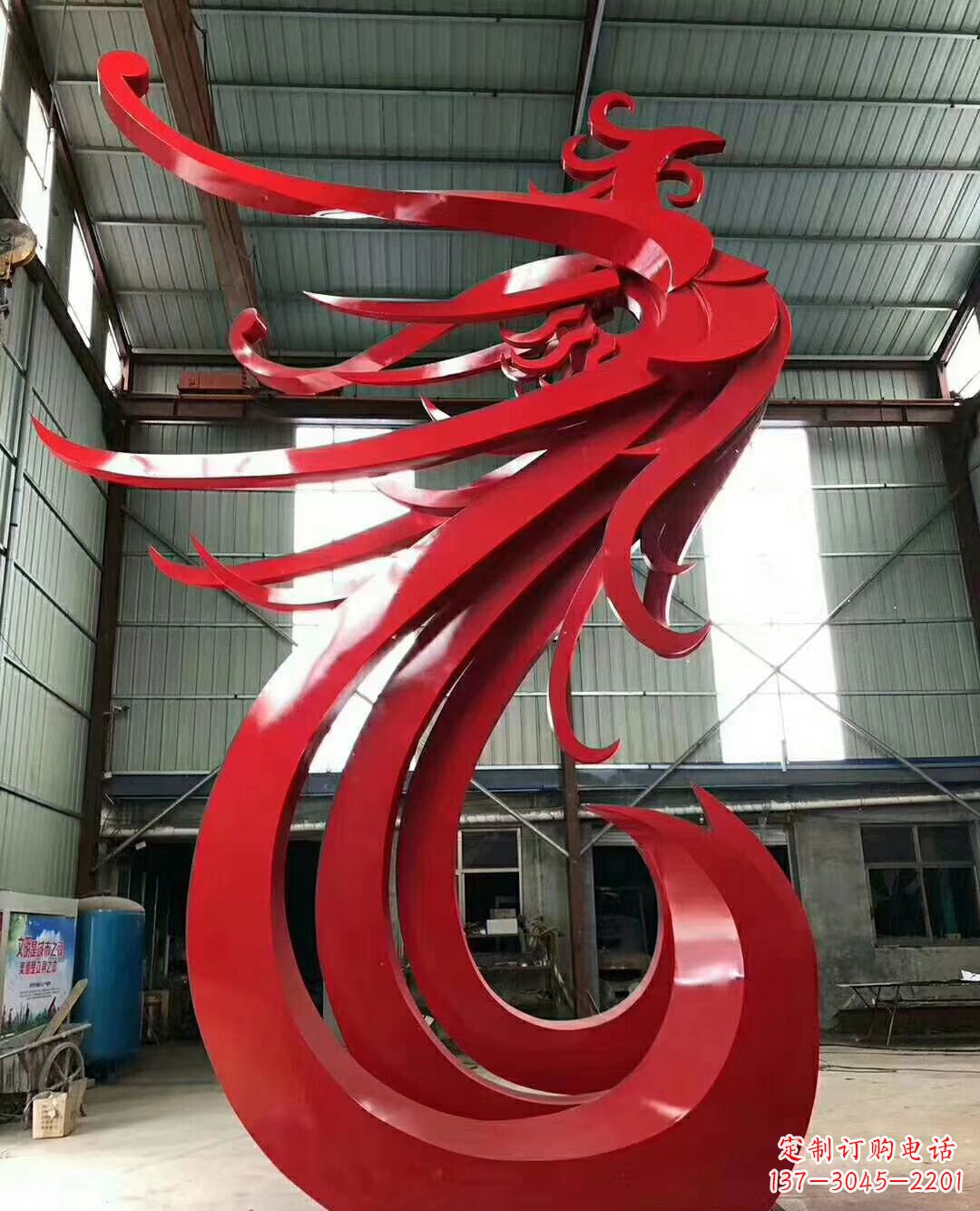 山西不锈钢凤凰雕塑象征着新生的力量