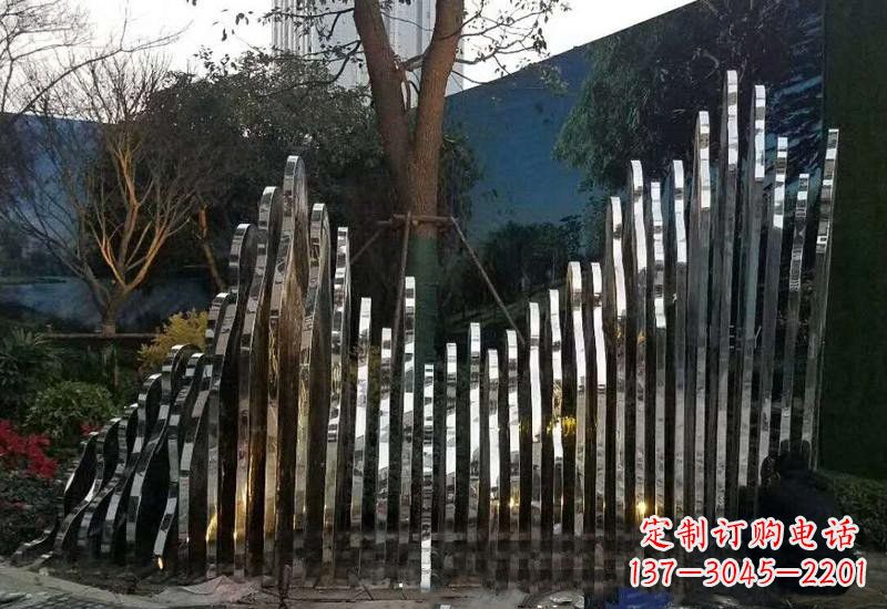 山西不锈钢公园里的假山雕塑