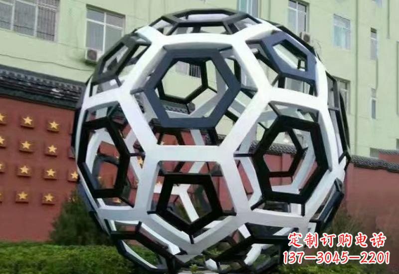 山西不锈钢公园的镂空足球雕塑