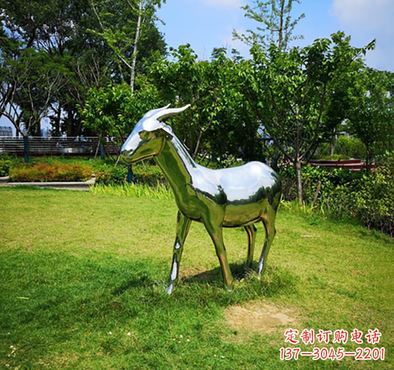 山西不锈钢公园动物镜面羊雕塑