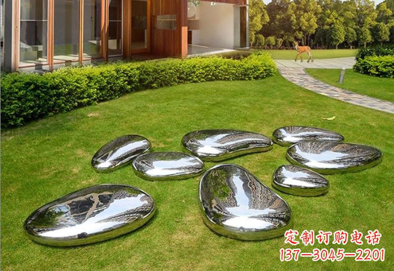 山西不锈钢公园的鹅卵石雕塑