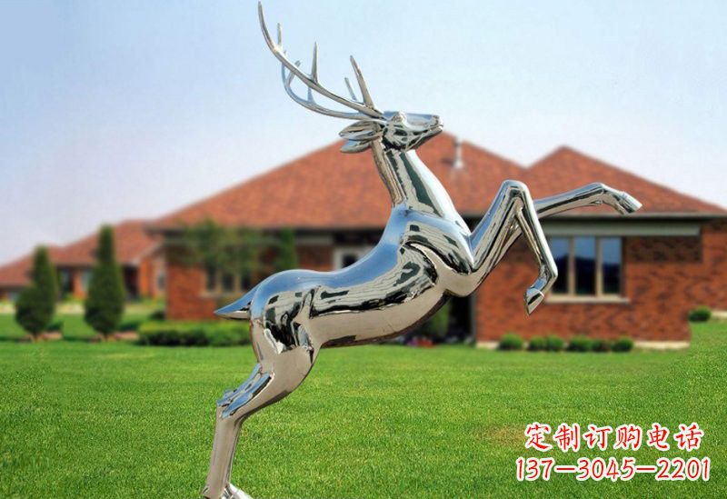 山西梅花鹿雕塑 镜面反射着璀璨美景
