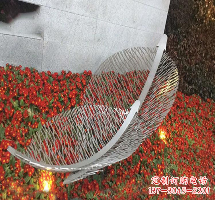 山西不锈钢公园镂空树叶雕塑
