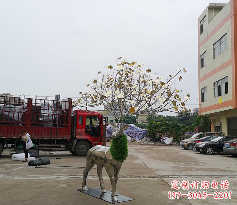 山西不锈钢公园的梅花鹿雕塑