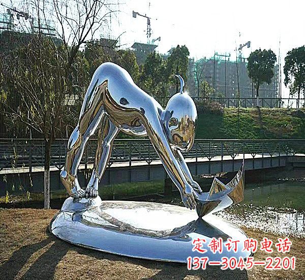 山西不锈钢公园里的儿童雕塑