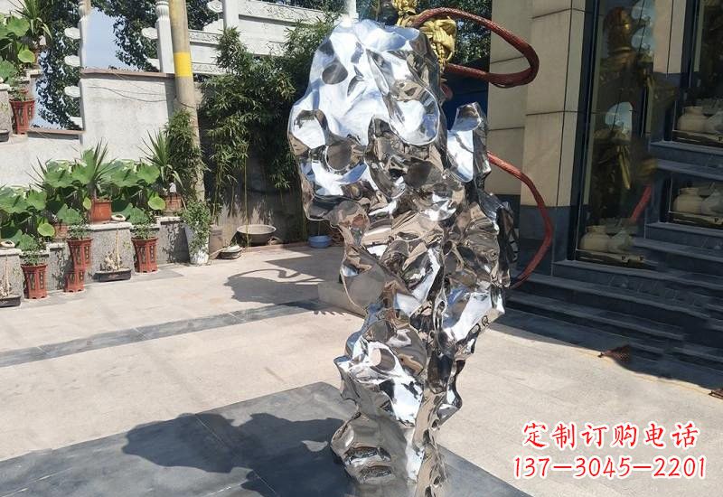 山西太湖石雕塑传承中华文化精髓