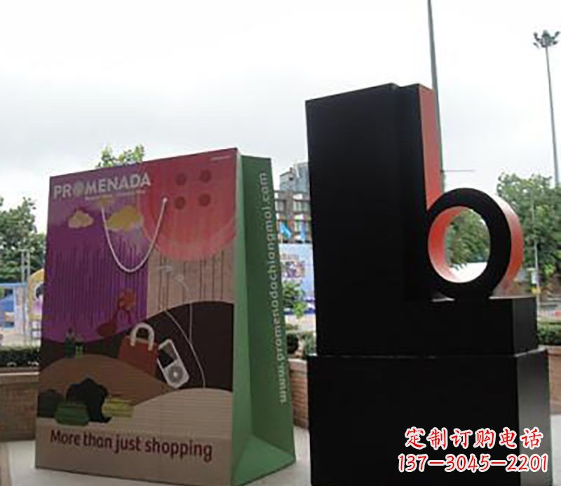 山西不锈钢购物袋雕塑为公园带来现代风格