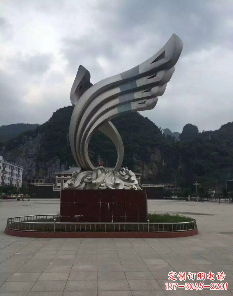 山西翅膀雕塑——环绕不锈钢广场的精美艺术品