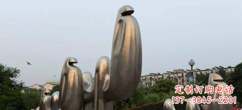 山西不锈钢广场上的骆驼雕塑