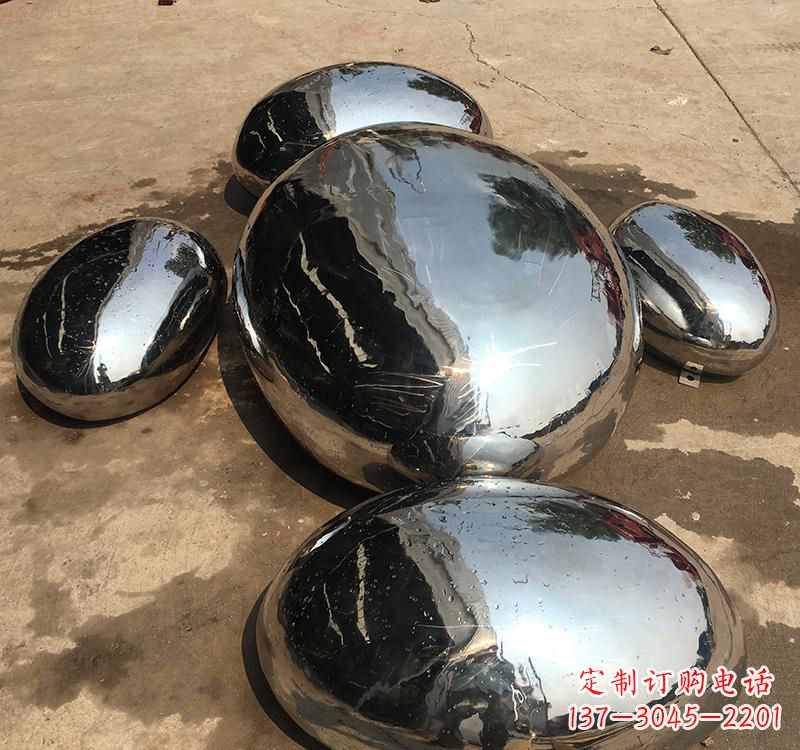 山西不锈钢水滴雕塑精致而又充满力量