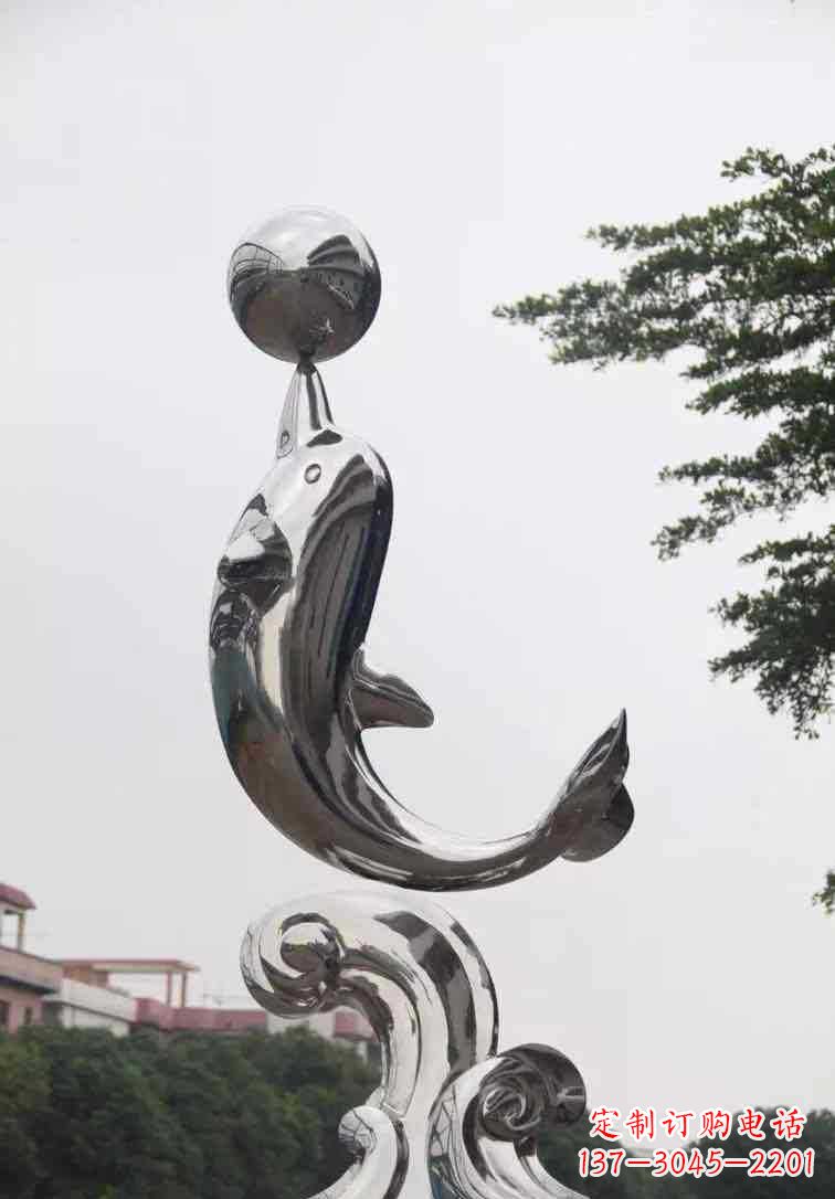 山西海豚雕塑增添不锈钢广场的魅力