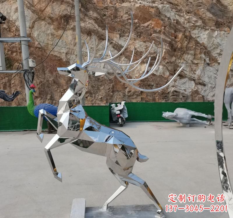 山西梅花鹿雕塑美丽而神秘的存在