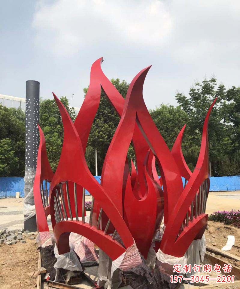 山西不锈钢树叶雕塑美丽而持久的艺术