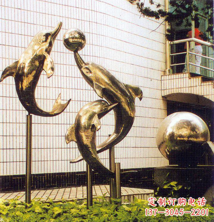 山西海豚跃动的校园雕塑