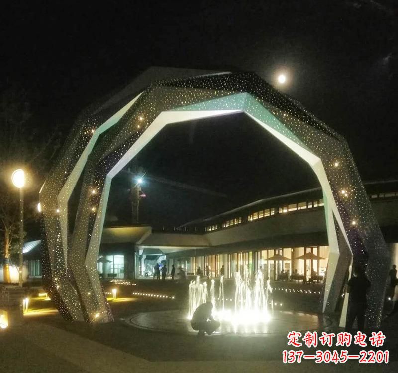 山西不锈钢户外拱门雕塑精美线条点缀美景