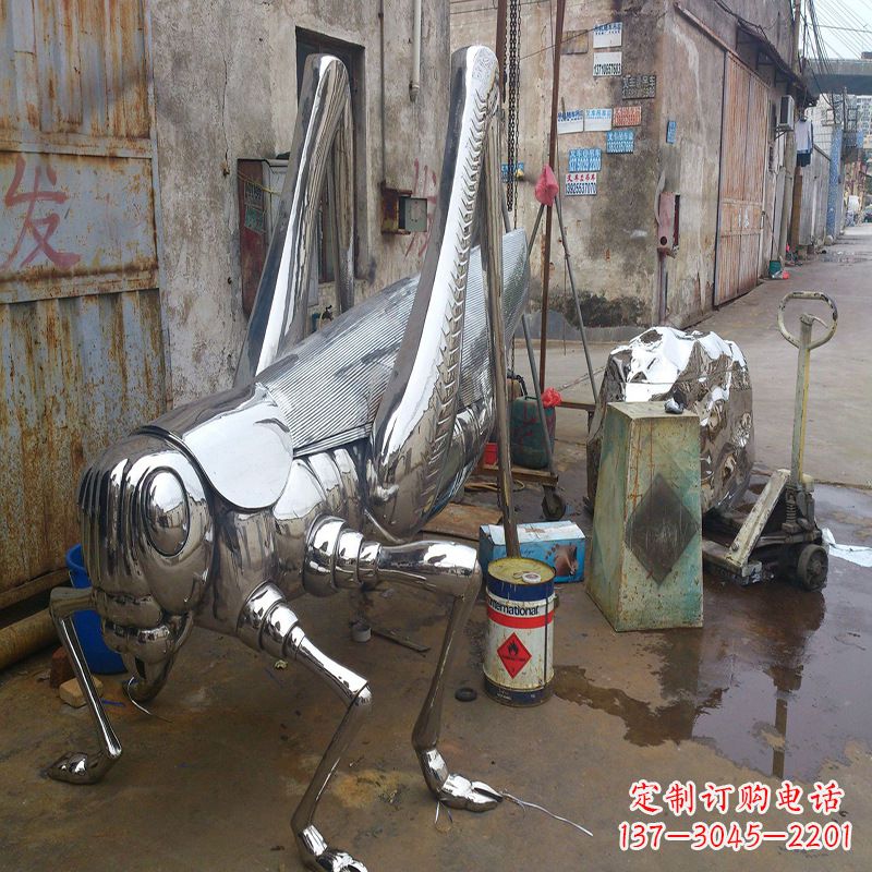 山西不锈钢蝗虫雕塑营造美好的自然环境