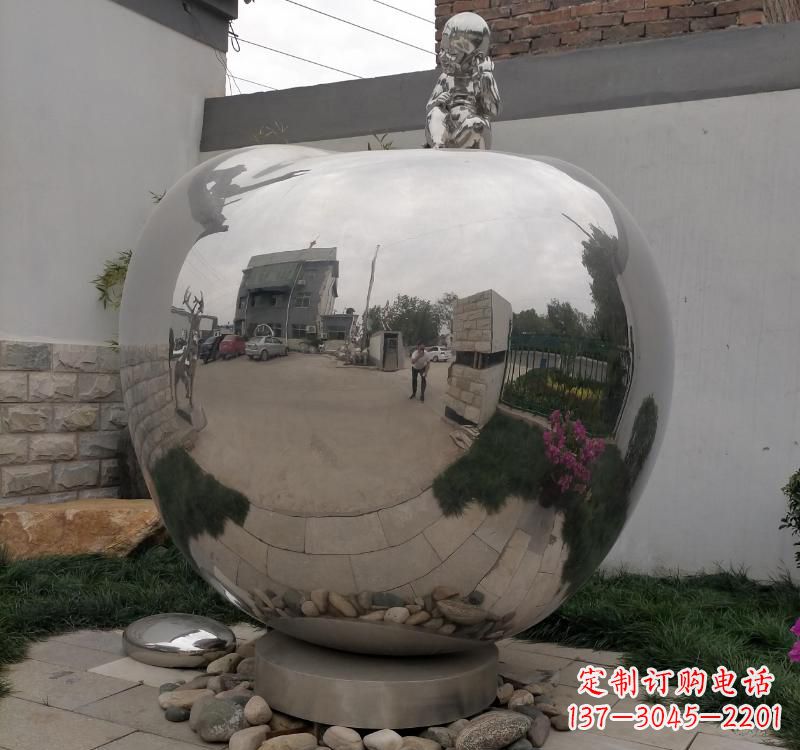 山西不锈钢金色苹果雕塑