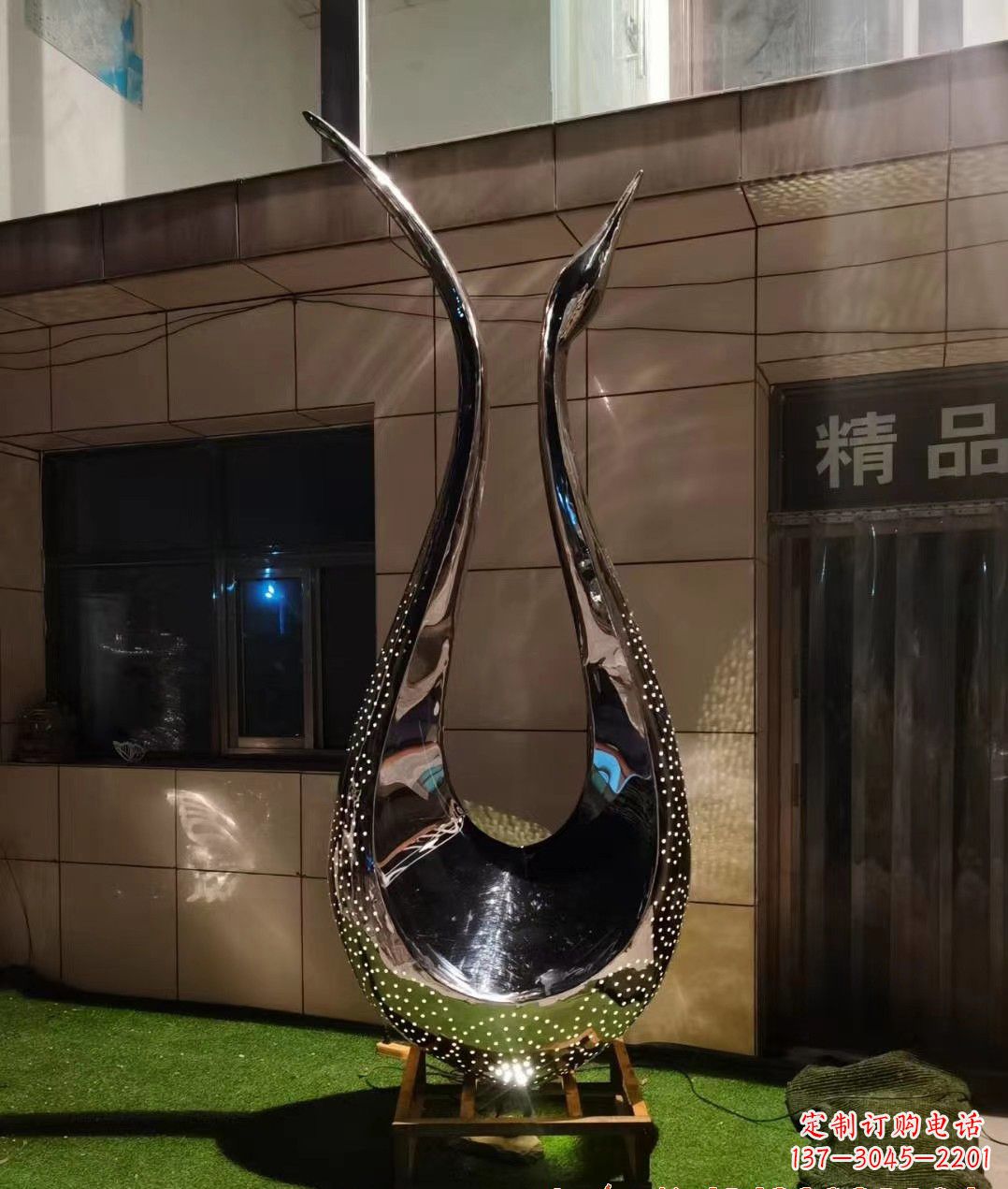 山西不锈钢镜面天鹅雕塑——象征着美丽与坚强