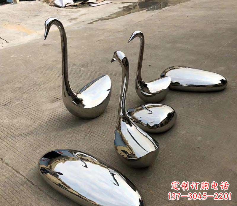 山西精美绝伦的鹅卵石雕塑